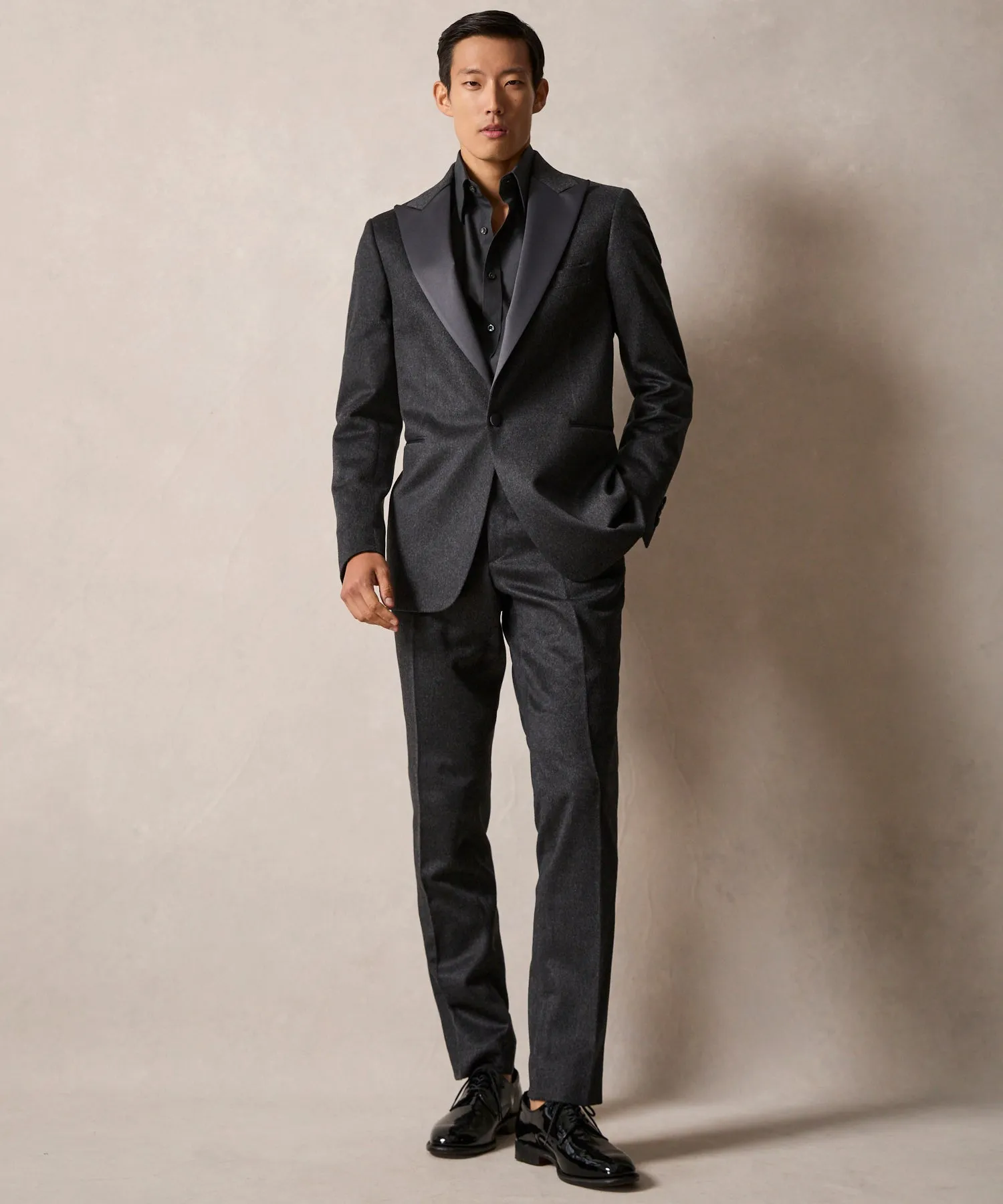 Italian Cashmere Peak Lapel Tuxedo Jacket in Grey